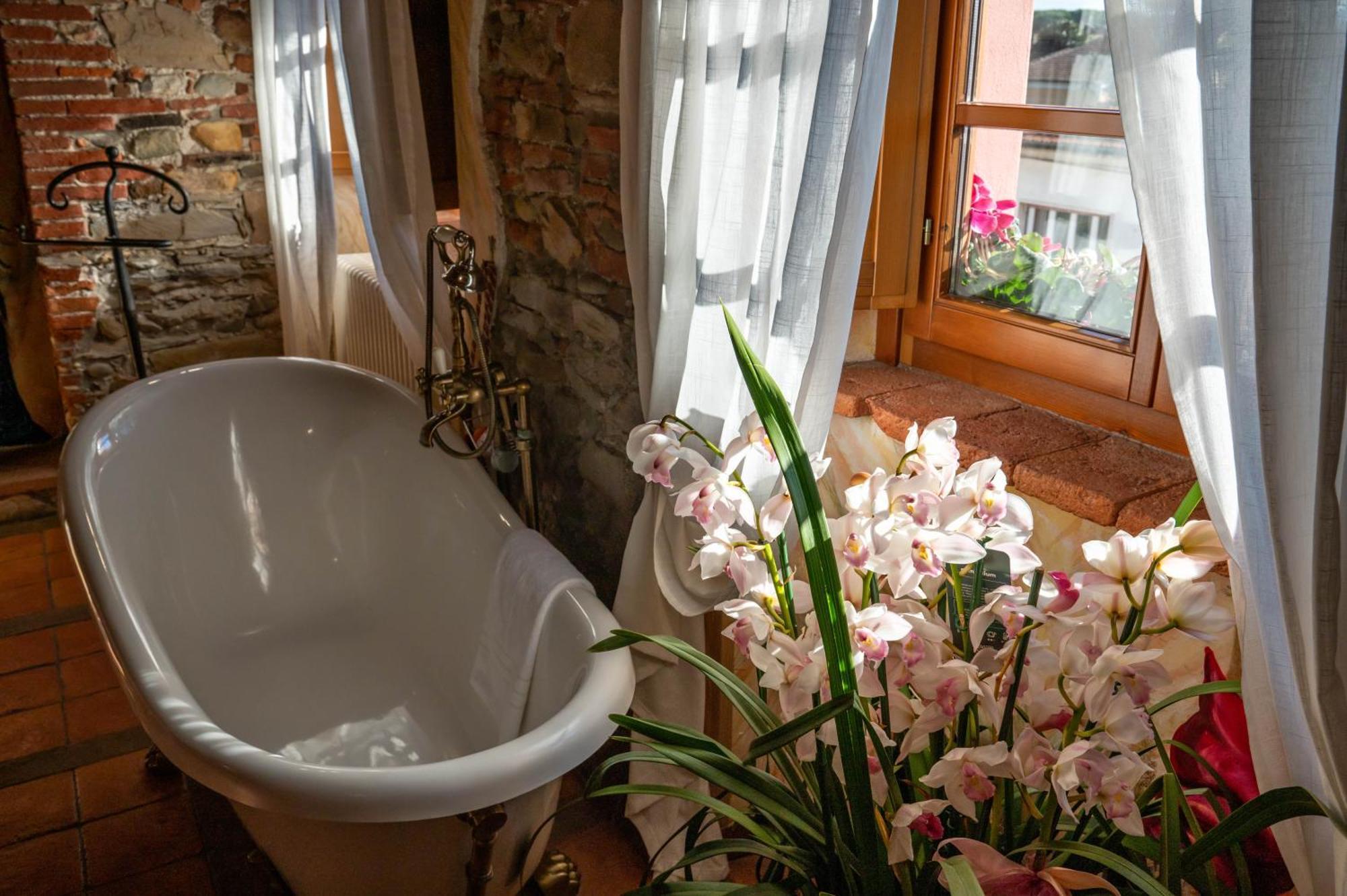 Luxury Corte Di Re Artu Лука Екстериор снимка